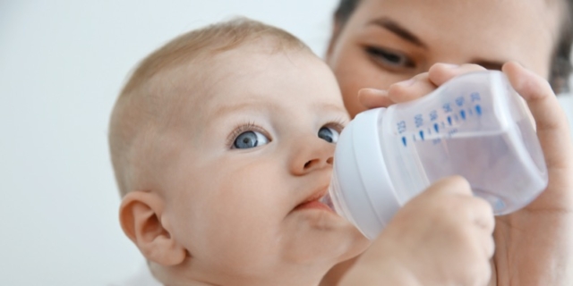 Si può dare l’acqua al neonato?