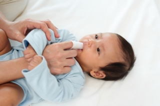 come lavare i denti al neonato