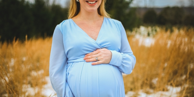 Piedi gonfi in gravidanza: cause e rimedi