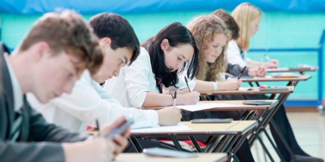 Frasi di auguri per gli esami di terza media: le più belle