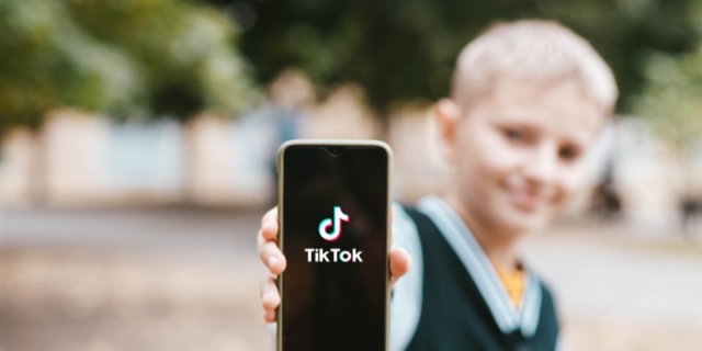 TikTok e adolescenti: come regolarsi e le nuove funzioni proposte dal social