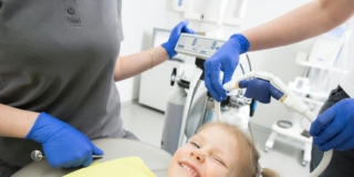 Quando portare per la prima volta il bambino dal dentista?