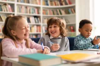 bambini a scuola