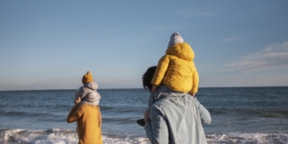 Portare i bambini al mare d’inverno: benefici