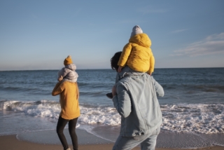 Portare i bambini al mare d’inverno: benefici