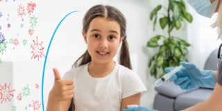 Vaccino antinfluenzale 2025 bambini: le previsioni del dott. Pregliasco, quando farlo e da che età