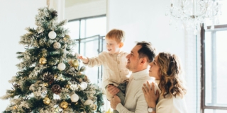 Come rendere la casa sicura per i bambini durante le feste natalizie