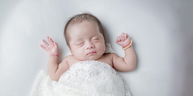 Bambini nati con la camicia: cosa significa e perché accade