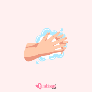 Step per cambiare il pannolino: lava le mani Step per cambiare il pannolino: lava le mani