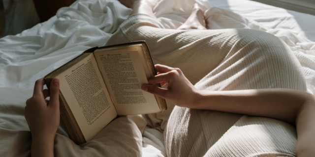 Come stimolare l’udito nei bambini fin dalla gravidanza con letture ad alta voce