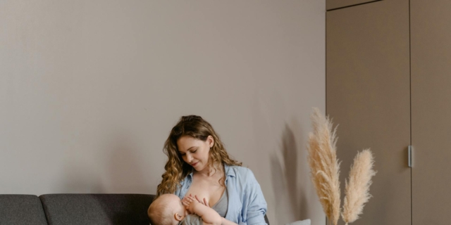 Neonato e rigurgito: quando c’è da preoccuparsi, le cause e come prevenirlo