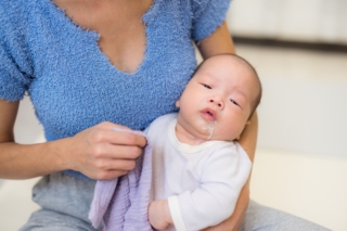 Rigurgito del neonato Rigurgito del neonato