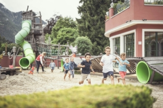 bambini cavallino bianco