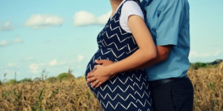 Ossitocina, cos’è e a cosa serve l’ormone dell’amore in gravidanza