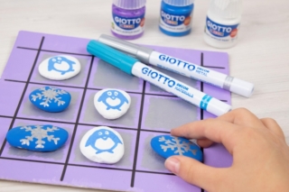 attivita-spiaggia-adulti-bambini-colorare-sassi attivita-spiaggia-adulti-bambini-colorare-sassi