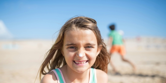 Eritema solare bambini: sintomi, come riconoscerlo e come curarlo