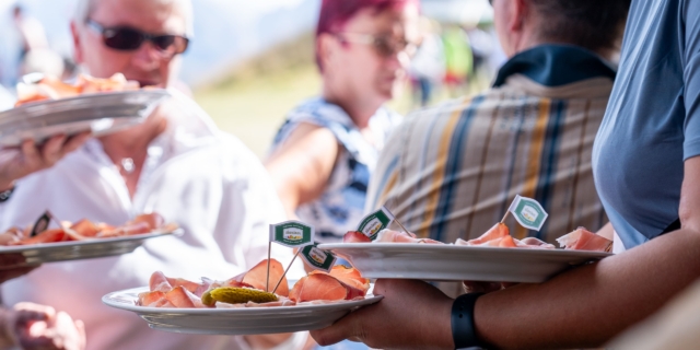 Torna la Festa dello Speck a Brunico, nel cuore pulsante della Val Pusteria