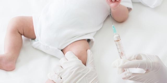 Vaccino esavalente: cosa comprende, dosi e rischi per il neonato