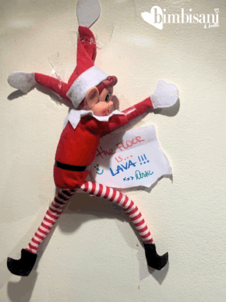 Elfo che gioca a the floor is lava Elfo che gioca a the floor is lava