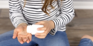 Allarme psicofarmaci ai minori: raddoppiato l’uso in Italia, la denuncia di Aifa