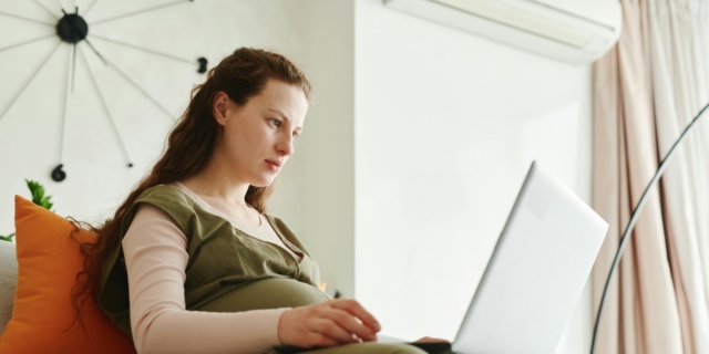 Maternità anticipata per gravidanza a rischio: come funziona