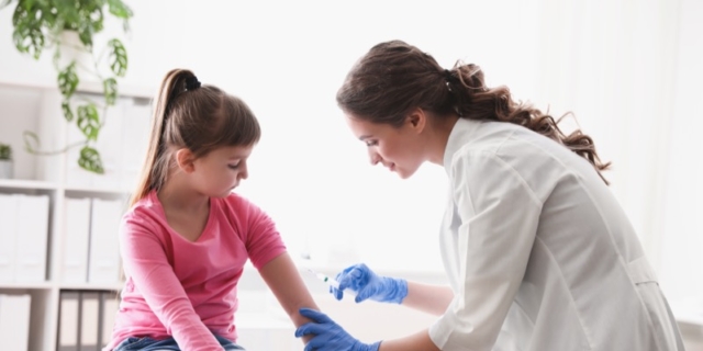 Vaccino anti meningococco: quale fare, quando ed effetti collaterali