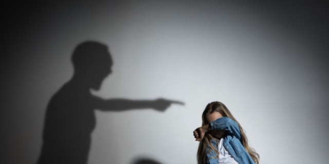 Abusi sui minori: cosa accade se avvengono in famiglia