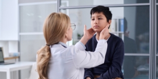 Emergenza meningite in Uk, aumentano i casi: epidemia da arginare