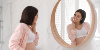 Creme cosmetiche usate a inizio gravidanza: ci sono rischi per il feto?