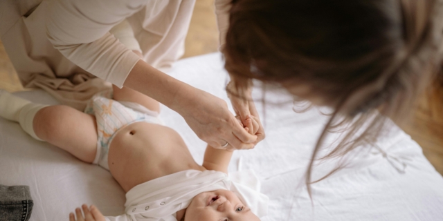 Pus all’ombelico nei neonati e bambini: sintomi e cosa fare in caso di onfalite