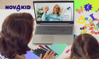 Genitore e figlia con schermo e docente 1024x613-9 Genitore e figlia con schermo e docente 1024x613-9