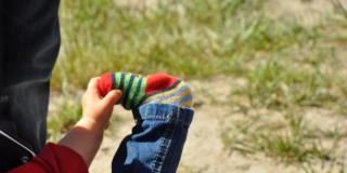 Perché i bambini si tolgono sempre i calzini? Non rischiano di ammalarsi? Perché i bambini si tolgono sempre i calzini? Non rischiano di ammalarsi?