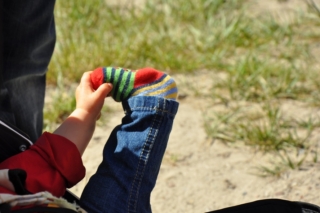 I bambini si tolgono sempre i calzini I bambini si tolgono sempre i calzini