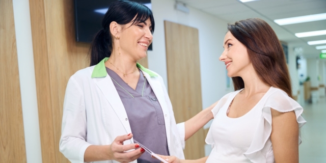 Partorire con l’epidurale in piedi: tutti i vantaggi della walking epidural