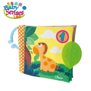 Un libretto illustrato per raccontare dall'alba alla nanna la giornata degli animali. Prezzo: 10,90 euro.
https://www.chicco.it/prodotti/in-auto-e-a-passeggio/a-passeggio/giochi-passeggino-a-passeggio/libro-prime-attivit%C3%A0-8003670877349-00072376000000.html