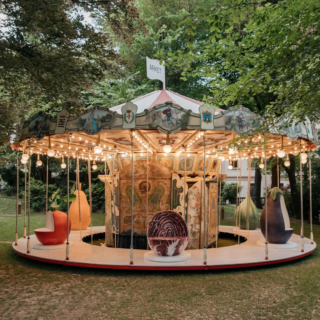 La giostra di verdure di Laila Gohar in collaborazione con ARKET