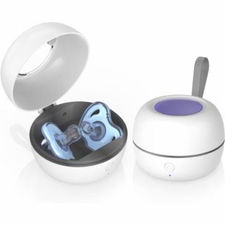 Un pratico sterilizzatore UV portatile, per ciucci, che elimina in 3 minuti il 99,99% dei batteri. Prezzo: 29,99 euro su amazon.it