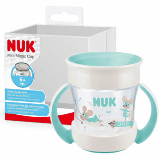 La Mini Magic Cup di NUK è una vera salvezza per portare l'acqua ma senza che questa si rovesci. Si tratta di un bicchiere antigoccia con  manici ergonomici. Prezzo: 12,99 euro su amazon.it