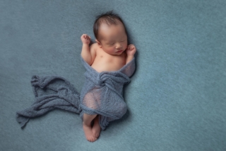 Pugni chiusi neonato