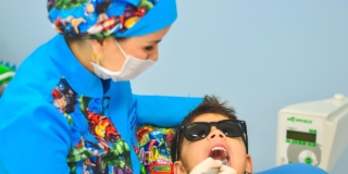 Macchie sui denti dei bambini cosa fare Macchie sui denti dei bambini cosa fare