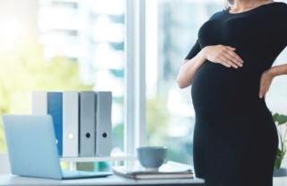 Astensione dal lavoro anticipata per gravidanza a rischio per chi lavora al Ministero della Giustizia: si perde qualche beneficio?