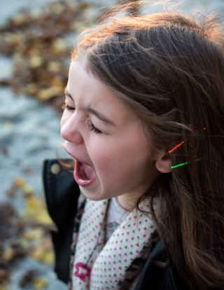Voce bassa e mal di gola dei bambini in estate: le cause e i rimedi utili Voce bassa e mal di gola dei bambini in estate: le cause e i rimedi utili