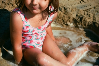 Come lavare i costumi dei bambini senza rovinarli Come lavare i costumi dei bambini senza rovinarli