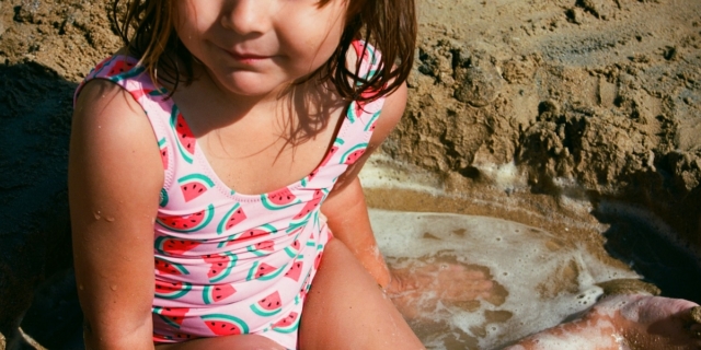 Come lavare i costumi dei bambini senza rovinarli