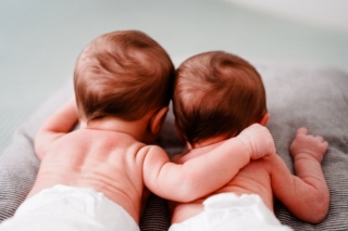 Come allattare al seno due o più gemelli: consigli utili Come allattare al seno due o più gemelli: consigli utili