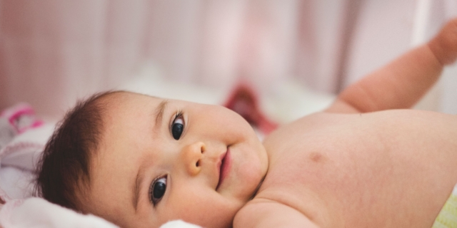 Come pulire i genitali della neonata in modo delicato