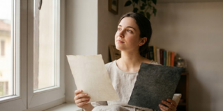 Nomi femminili che significano gioia e quelli che indicano “dolore”: l’importanza dell’auspicio nella scelta