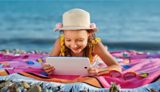 Bambini iperconnessi al mare Bambini iperconnessi al mare