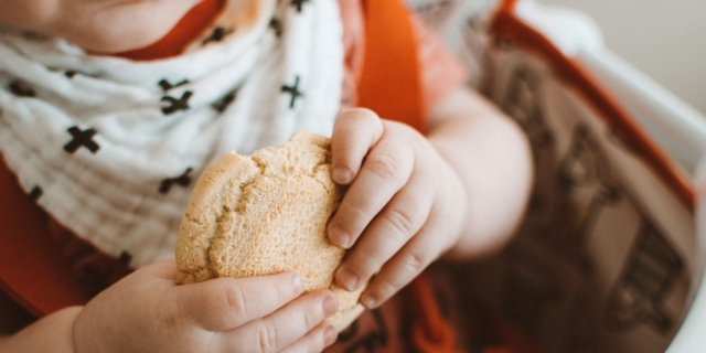 Biscotti durante lo svezzamento: quando (e se) introdurli, come regolarsi