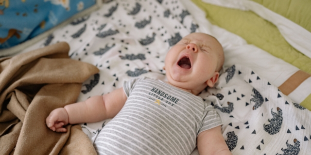 Regressione del sonno dell’ottavo mese nei bambini: cause, durata e rimedi